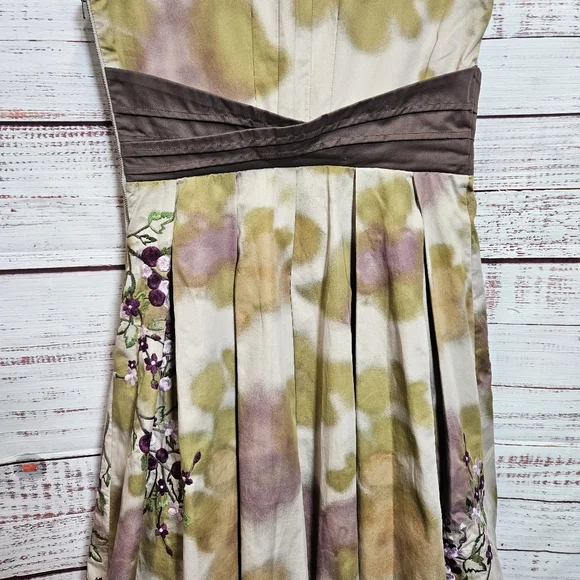 Floreat embroidered pleated dress - Picture 12 of 15